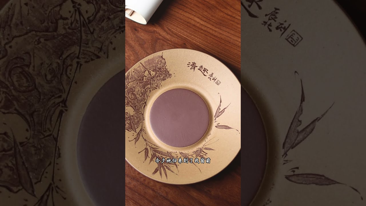 自在觀音菩薩择选小叶紫檀优质老料，实心足油，施以清刀雕刻。观音丰腴雍容，体态端庄不失灵动，垂眸抬手之间，若慈护众生。 12*11*31cm 1689g  #观音菩萨#
