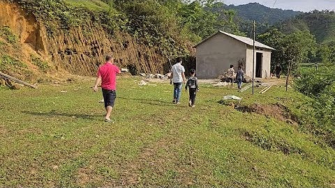 Ông bà 90 tuổi sinh tồn làm nhà tin vui về gấp hoàn thiện. Nguyễn Tất Thắng