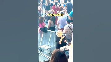 Taylor Swift sign language interpreter during ‘Shake It Off’ at Eras Tour ❤️👏 #shorts #taylorswift