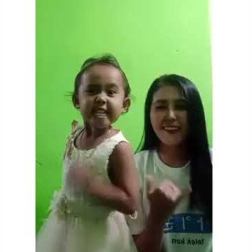 Tiktok Thomas Arya Berbeza Kasta duet lucu terbaru: Adeknya serius banget jadi pengen nyubit ibunya