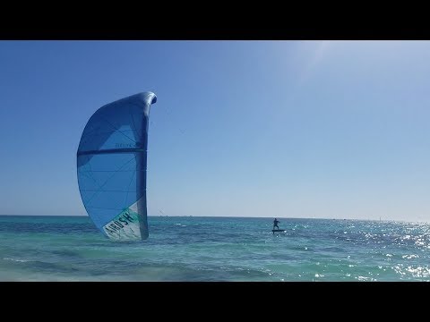 7 knots Hydrofoil session on the 2018 15m Airush Ultra