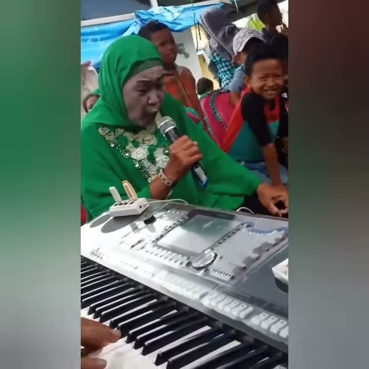 Nenek setrong dijmin sedih