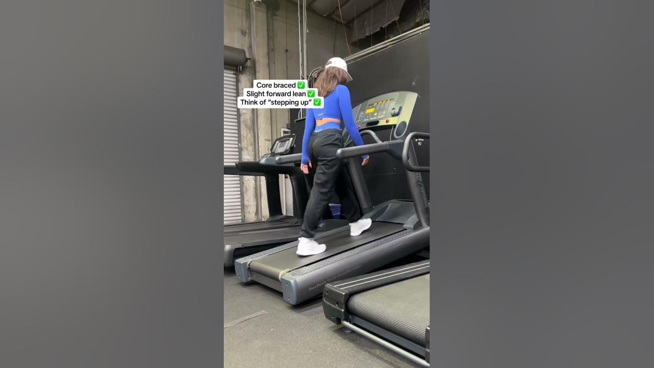 Watch π if you want to target your glutes on the incline walk! #fitness #treadmill #workoutroutine Watch π if you want to target your glutes on the incline walk! #fitness #treadmill #workoutroutine