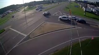 Alabama: Red Light Runner T-Bones Innocent Driver At High Speed