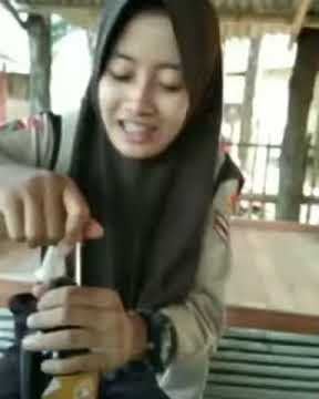 Viral Cewek Cantik Minum