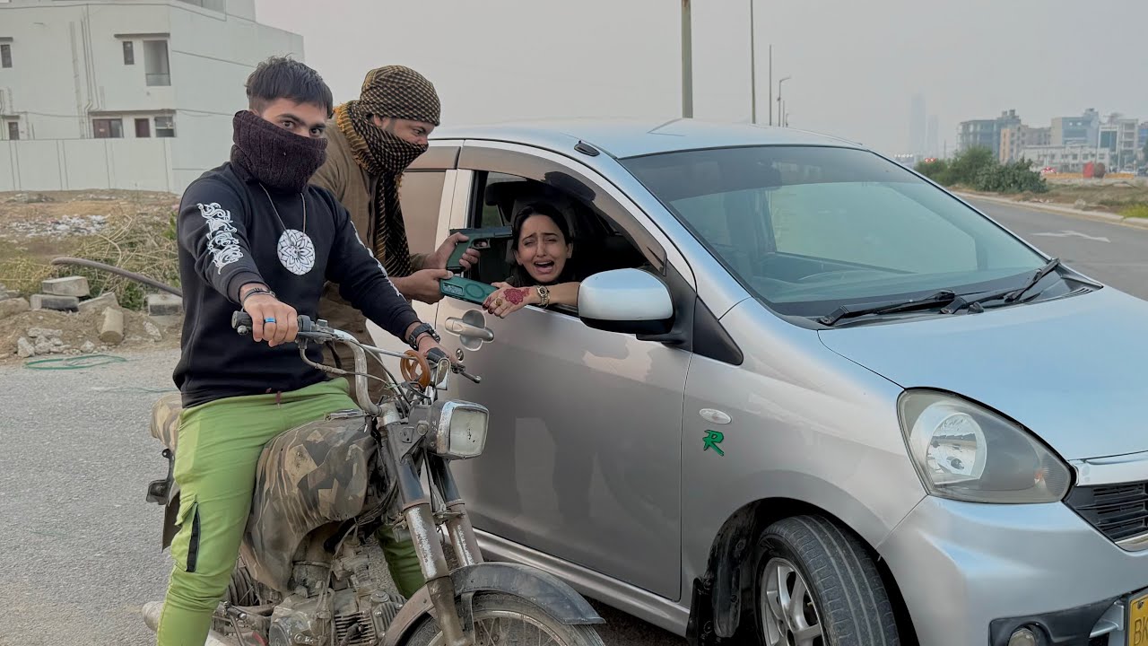 Sidra APi ka mobile snatched ho gaya 😳 || Snatching prank with sirda Api  ||