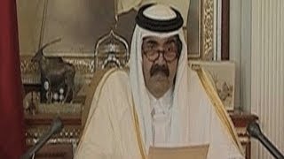 أمير قطر يسلم السلطة إلى ابنه ولي العهد تميم بن حمد