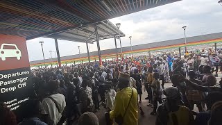 huge crowd following Otumfour and Pres. Akufo Addo at sud cutting of Kumasi int. Airport