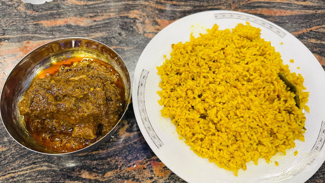 মুক্তা বিরিয়ানি😇হোটেলের আরেক আইটেম ভুনাখিচুড়ি তার সাথে ঝাল চাপ🤯আর এই ঝাল চাপ কিন্তু ঝাল খোরদের জন্য😜