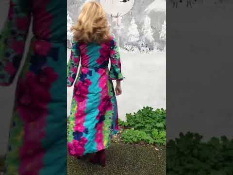Video: Abonnees bespreken een mini-jurk die de mollige figuur van Baranovskaya benadrukte