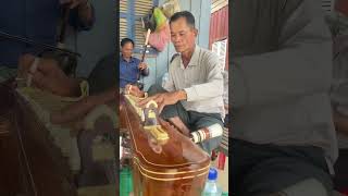 បទ អុំទូកក្លាយ ច្រៀងដោយ អ្នកគ្រូ កែវ លី