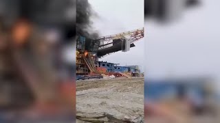 Нефтевышка эпично полыхает и рушится. Real video