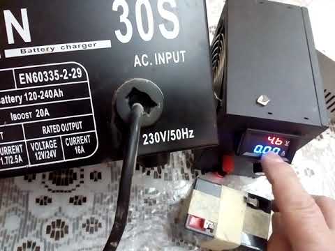     شاحن بطاريات السيارات