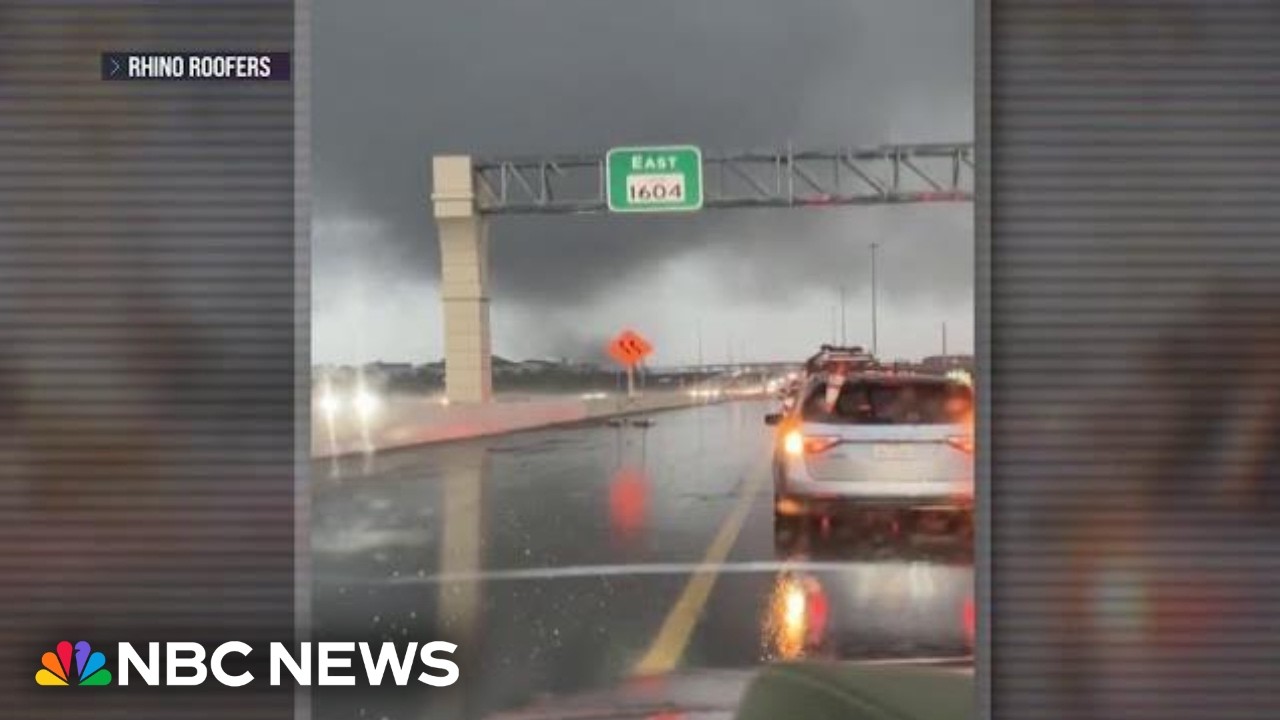 Tornado hits Texas during rush hour Tornado hits Texas during rush hour