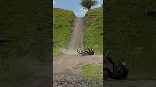 Caída brutal!. #mtb #bicicleta #caidas #viral.