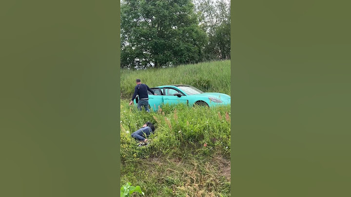 280 km/val greičiu „Porsche“ vairavę apsvaigę vyrai kelionę baigė griovyje