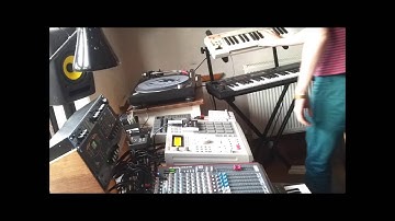 Akai MPC 2000 and hardware studio dubstep jam