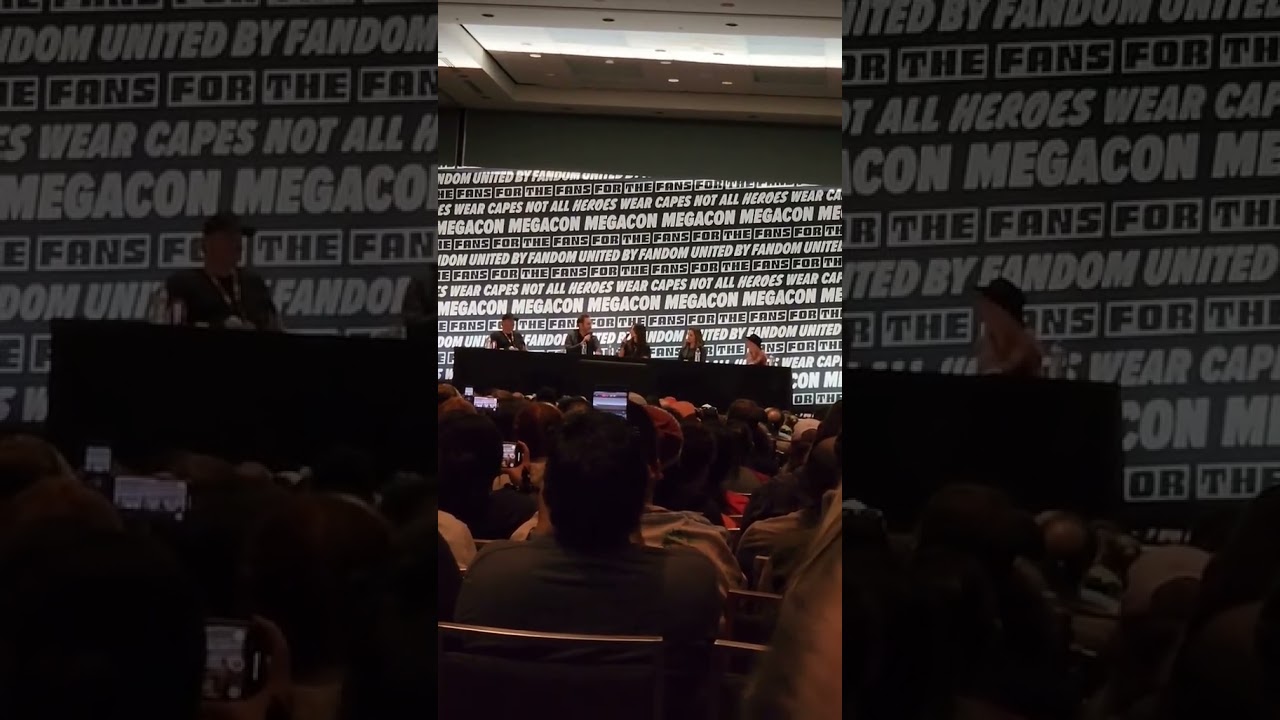 seeing the cast of Smallville at megcon talking about Smallville was awesome part 2