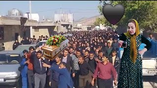 Download Lagu Najmeh's funeral and Ehsan's farewell to his lost wife🖤😌 MP3 Download Lagu Najmeh's funeral and Ehsan's farewell to his lost wife🖤😌 MP3