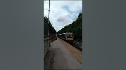 class 195 and 185 at Woodlesford