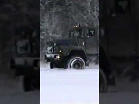 КрАЗ-260В прёт по снежной целине. Звучит «свистун» — ЯМЗ-238 с турбонаддувом