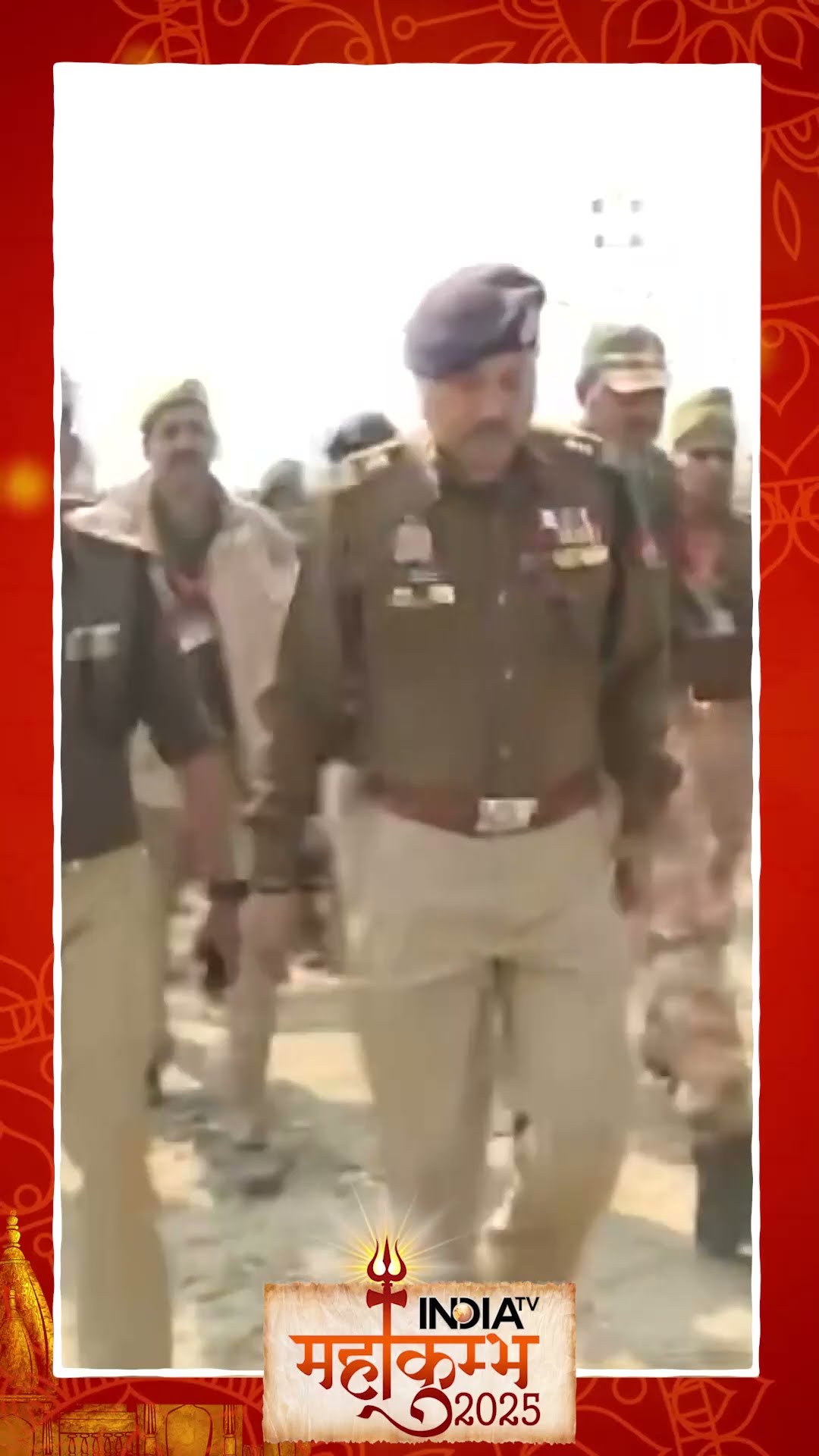 Maha Kumbh में भगदड़ के बाद पुलिस ने निकाला मार्च #mahakumbh2025 #mauniamavasya2025 #shorts