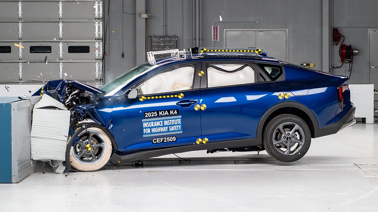 Meine Deutschtour 3 K4 Test 2025 Kia K4 updated moderate overlap IIHS crash test - YouTube