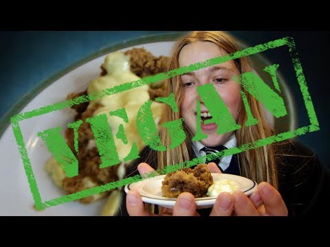 Vegan Rhubarb Crumble With Custard Sauce | VEGANIZING MY OLD RECIPES #2