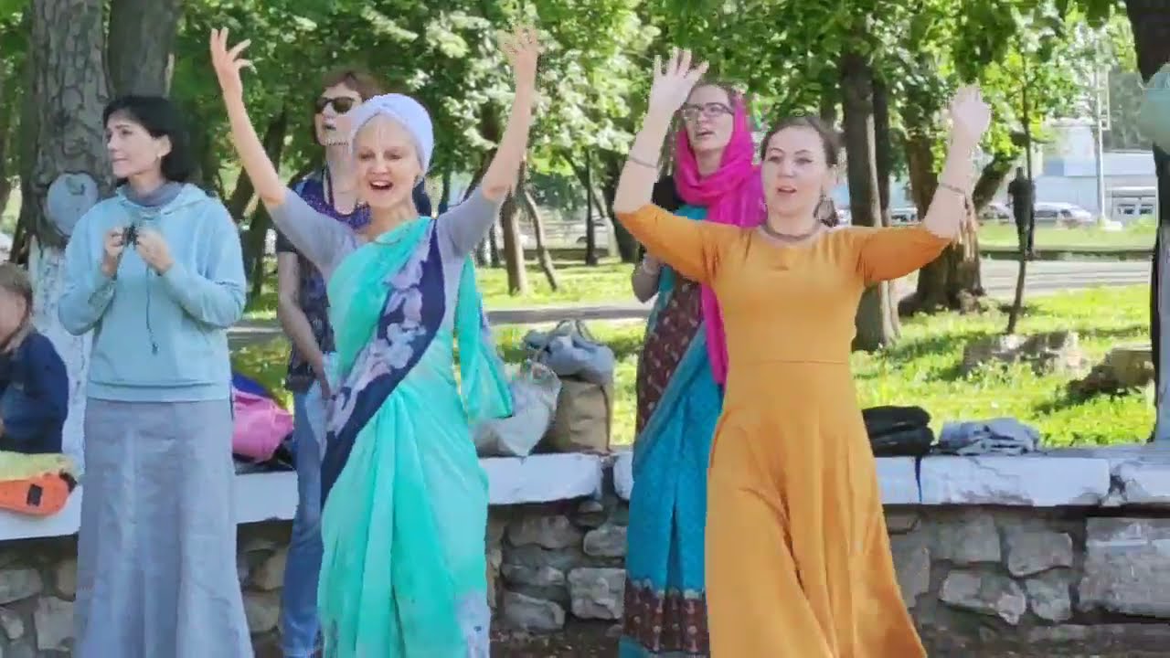 File:Russian Hare Krishna Devotee on Sankirtan.jpg - Wikipedia