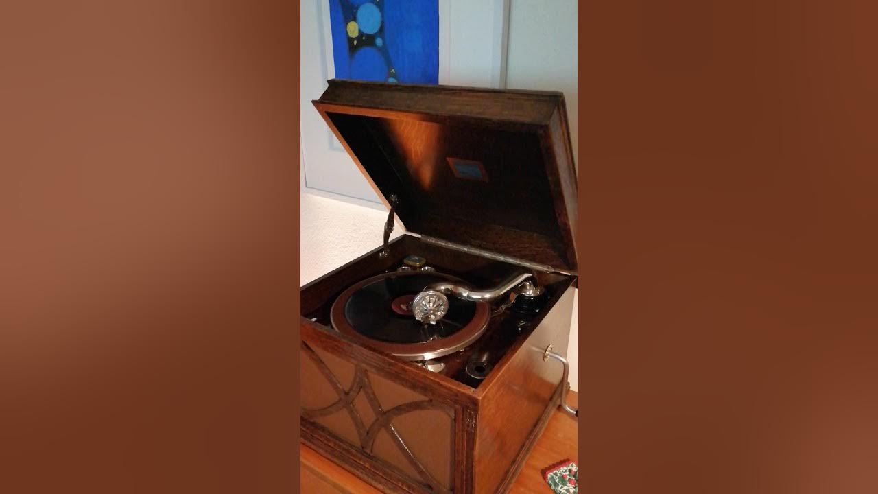 "Chattanooga Choo Choo" - Glenn Miller (1941) "Chattanooga Choo Choo" - Glenn Miller (1941)