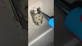 Changing an outlet for an A/C 240v