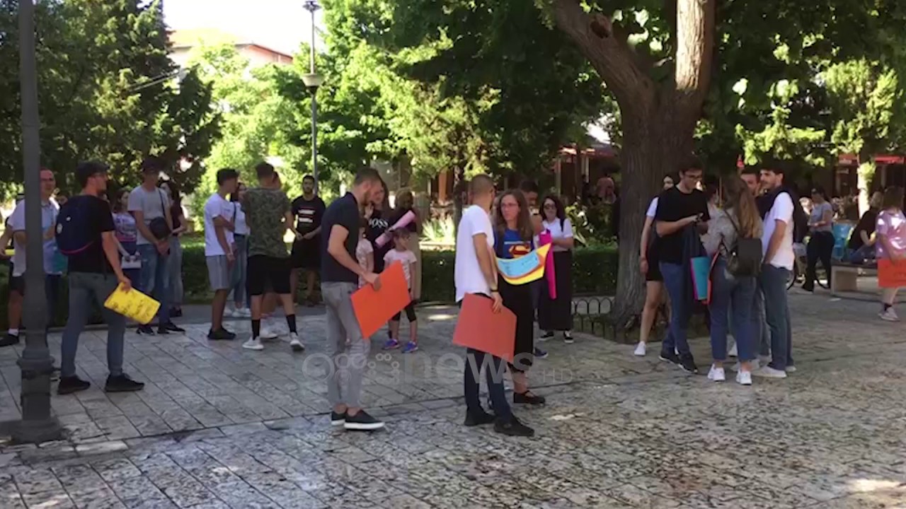Ora News - Mos i prekni fëmijët! Shkodranët marshim kundër dhunës seksuale
