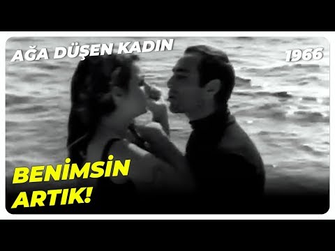 Ağa Düşen Kadın - Turgut, Leyla'yı Sıkıştırıyor! | Fatma Girik Yeşilçam Filmi