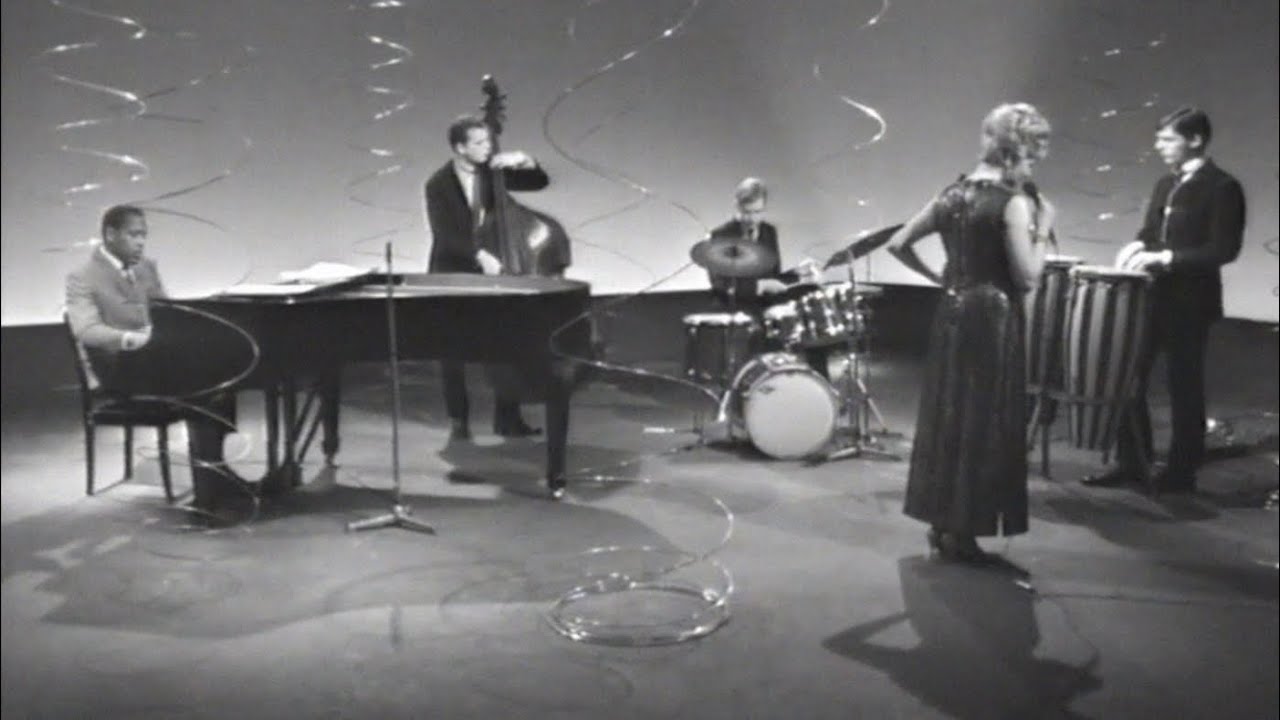 Karin Krog & Kenny Drew Quartet - Caravan (Live, 1967) adlı videoyu YouTube'da izle Karin Krog & Kenny Drew Quartet - Caravan (Live, 1967) adlı videoyu YouTube'da izle
