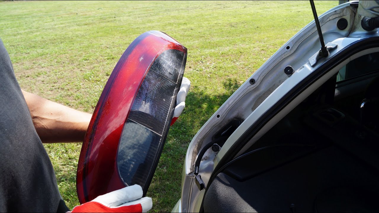 Opel Corsa - Rear Left Tail Light Replacement 