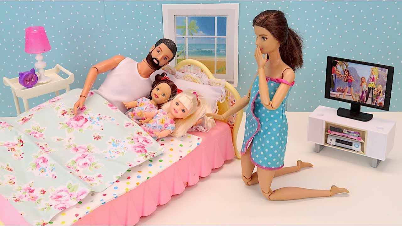 Ночной Сюрприз. Кто НАДУЛ в Кровать Родителей? Мультик с Куклами Мама #Барби Игрушки Для детей
