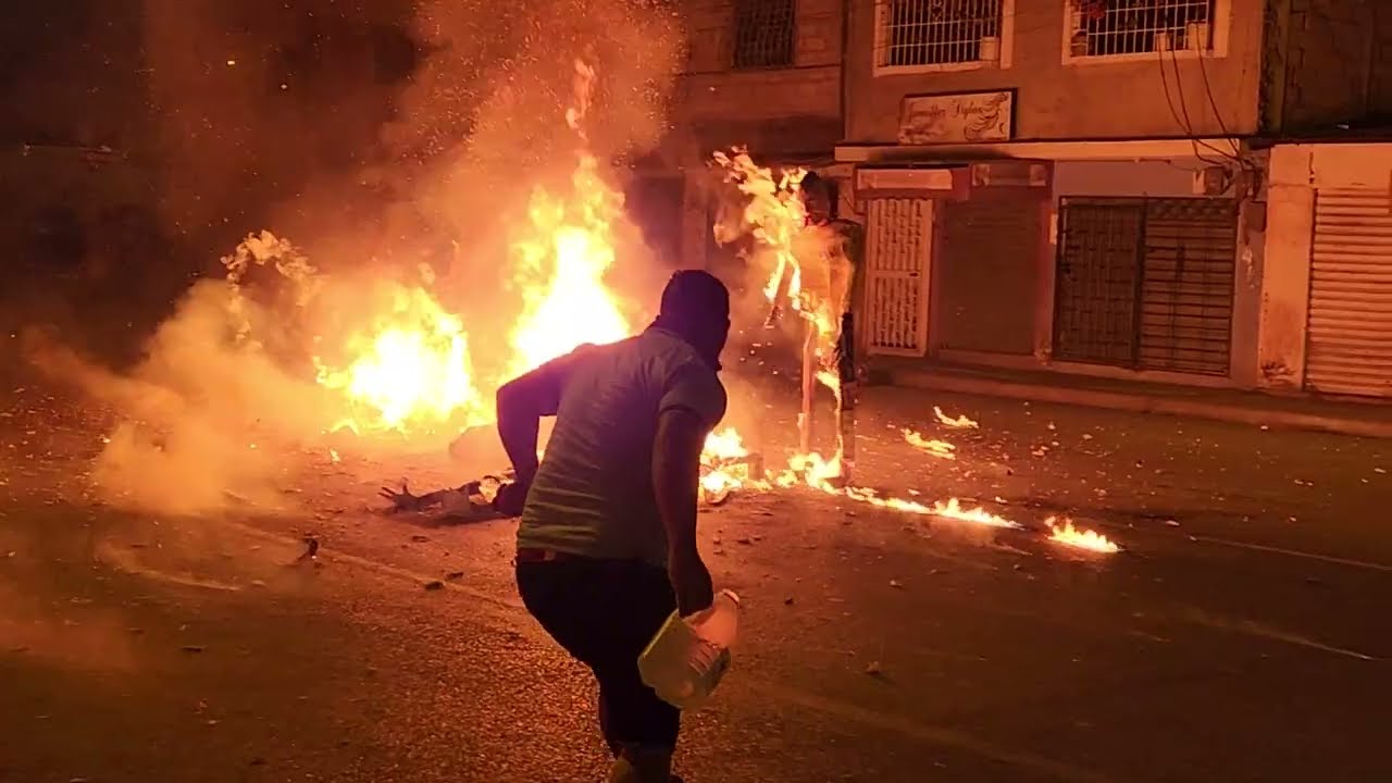 Quema De Monigotes (Año Viejos) - Bienvenido 2023 | Adios 2022