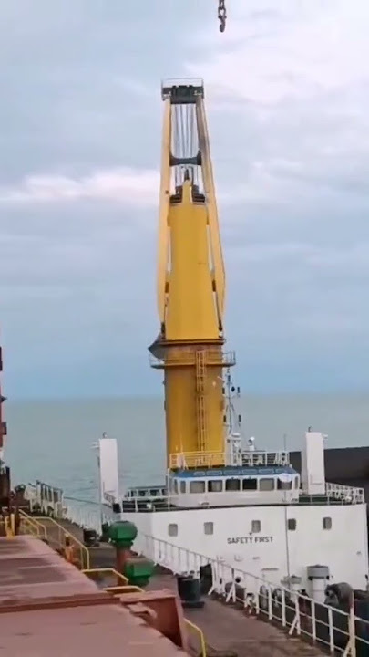 Barge Floating Crane at Work!! #workout #seaman#equipment #operation #sea #ocean #shorts #shortfeed