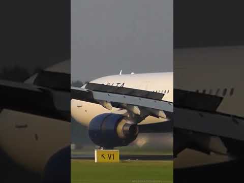 Airbus A330 Smooth Close-Up Landing (BUTTER!) #Shorts - YouTube