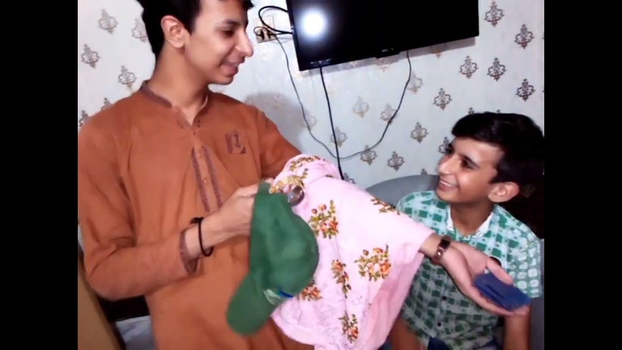 LEFT  RIGHT  WEIRD  FASHION CHALLENGE  👍 🤣,