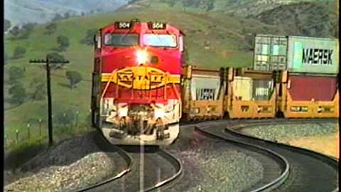 Tehachapi_(1992) Three Santa Fe 500-class B40-8Ws Drift Downhill At Bealville