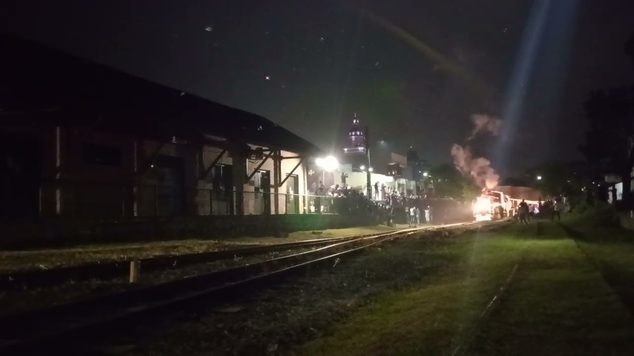 Trem de natal passando na estação de Jaraguá do Sul-SC 21/12/25 🎄