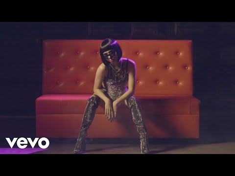 Emilia Pedersen - Turn It Up (Remix) (Official Video)