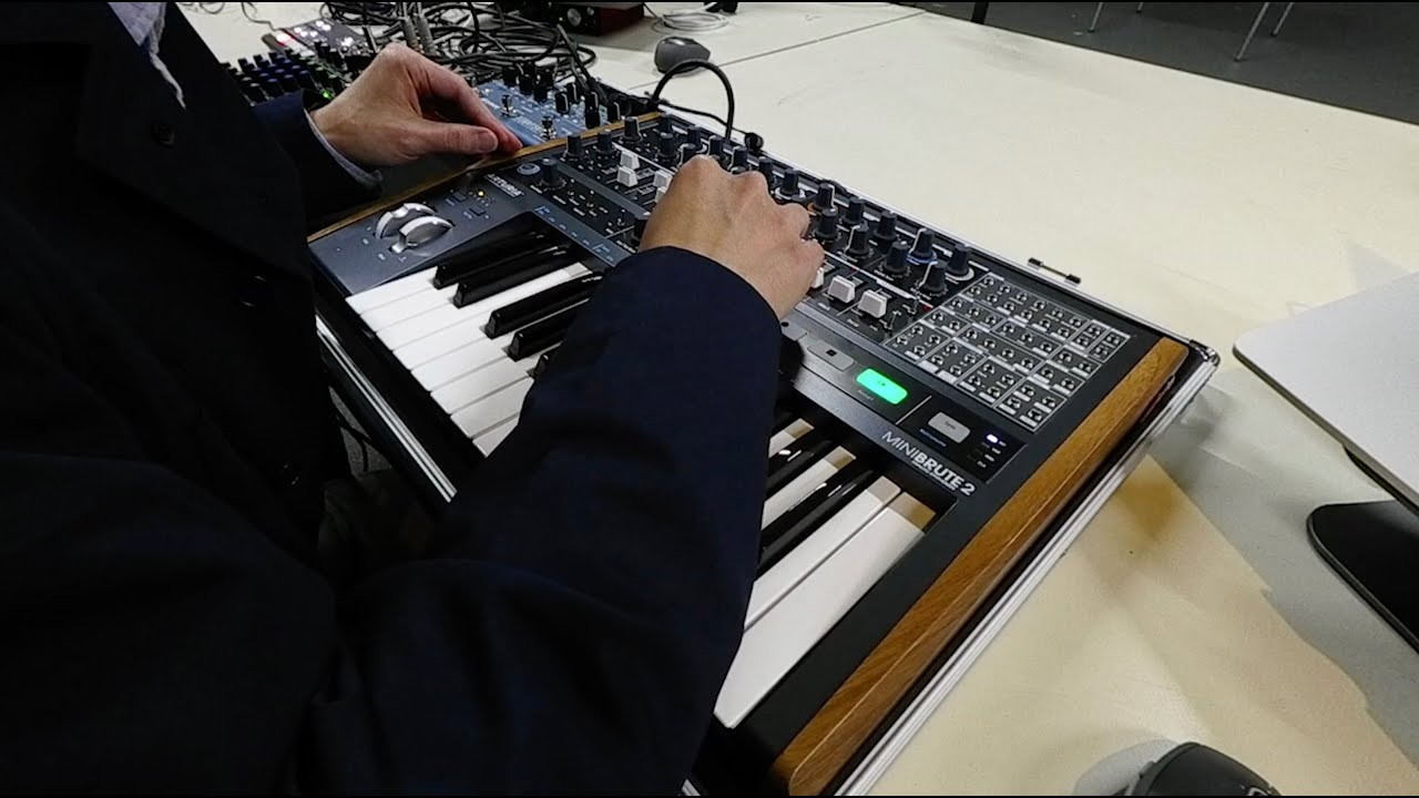 ARTURIA MINI BRUTE 2 | SOLO PERFORMANCE