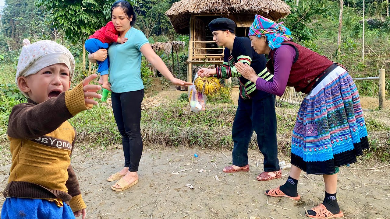 Assisted living. Домохозяйка с детьми. Подарок родителям сток фото. Успешная женщина с детьми. My mother's profession.
