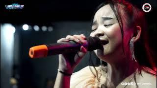 BERPISAH DI UJUNG JALAN - DIAN AMOY |  LADEGKUY