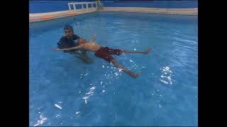 تعليم السباحة للأطفال والسيدات وكبار السن