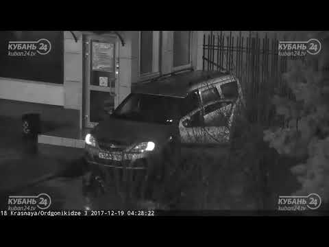 В Краснодаре пьяный мужчина пытался угнать машину, чтобы спрятаться от дождя