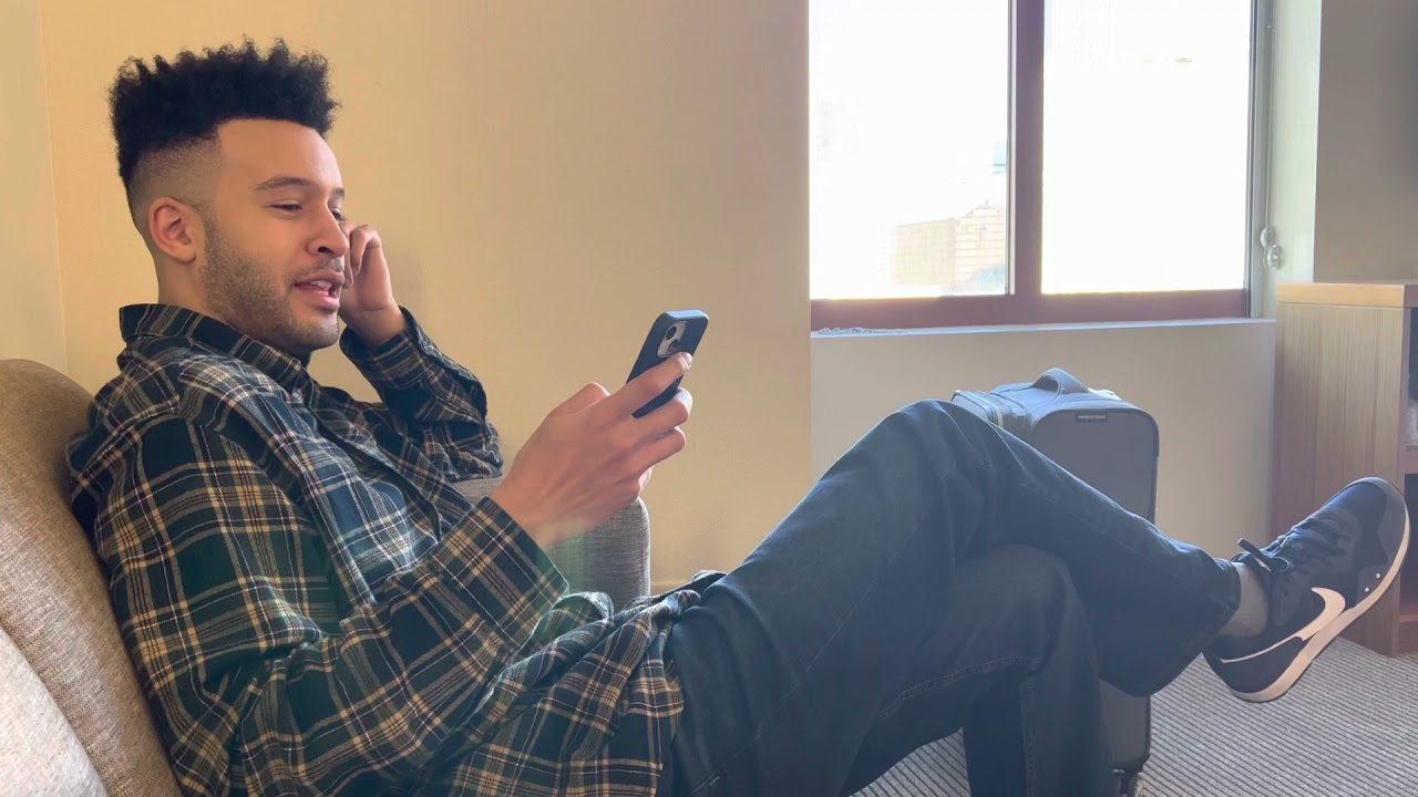 Gillespie family tradition in hotel before opening Christmas presents!