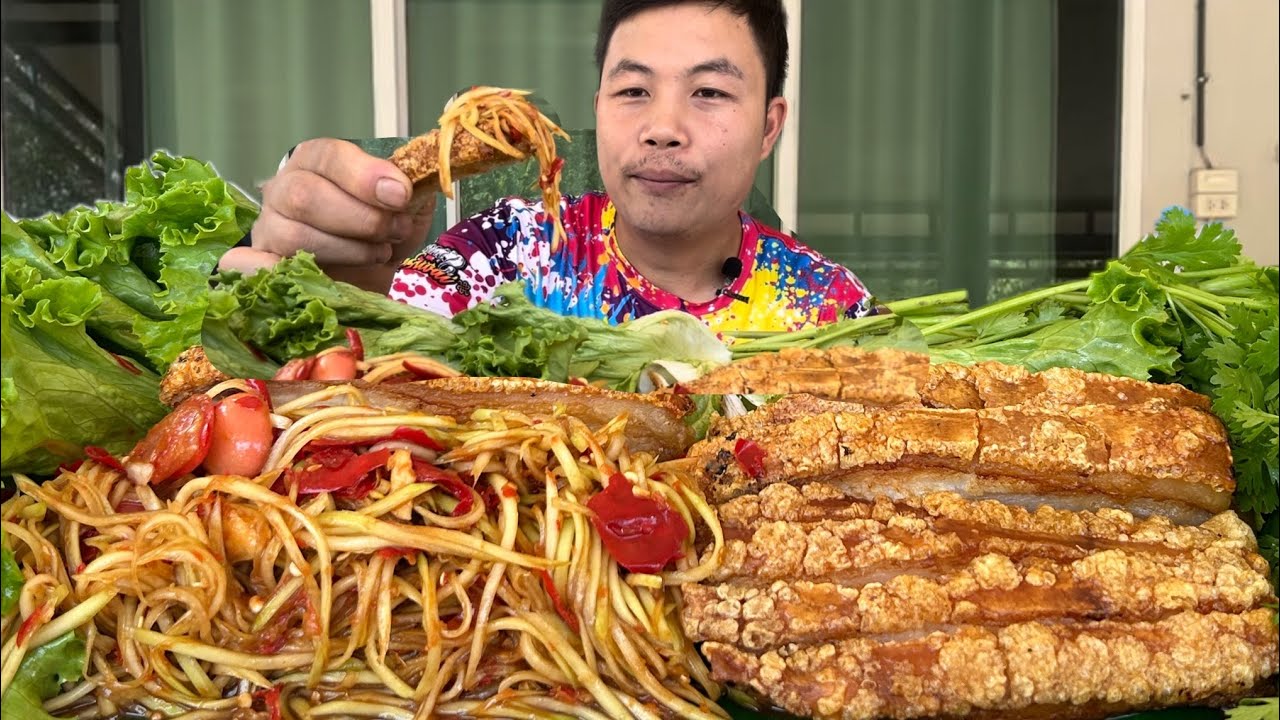 ส้มตำปูปลาร้าเผ็ดแซ่บนัว♨️หมูกรอบ กรอบนอกฉ่ำในอร่อย😋😋😋￼